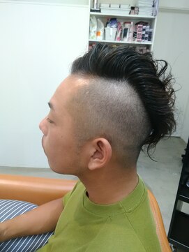 ヘア トリム(hair TRIM) アシメモヒカンフェードスタイル