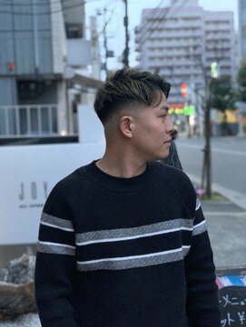 ジョイボックス(JOYBOX) 金メッシュフェード☆刈り上げ×メンズカットが人気◎ 30代40代