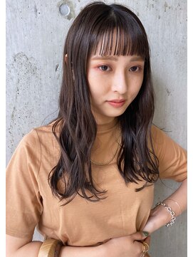 バロンフェム(baLon.fem) 甘すぎない大人モードひきたつシアーウェーブスタイル