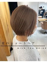 夏のショートヘア　ミルクティーベージュ