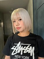 マニア(mania.)&nbsp;ホワイトシルバーハイトーントリプルカラーホワイトブリーチボブ