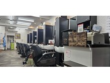 カットワン 竹の塚店(Cut-one)の雰囲気（店内座席　奥席エステエリア）