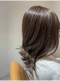 オリーブグレージュ