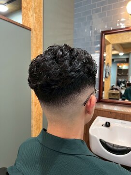 スタンドバーバー 柏(STAND BARBER) サーフカール/スパイキーショート/ブルーブラック/柏<理容室>