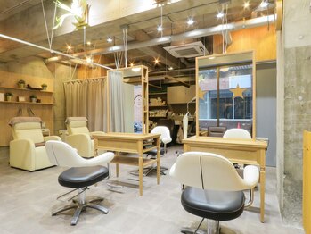 ヘアメイク パッセージ(hair make passage)の写真/【相模大野2分】木を基調とした落ち着く空間◇こだわりの空間でごゆっくりお過ごしください♪[相模大野]