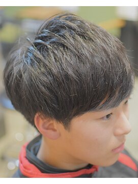 ヘアアイラッシュ リベット(hair eyelash RIVET) サイドパート×マッシュショート