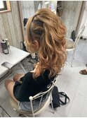 サイドねじり派手め盛り巻き髪