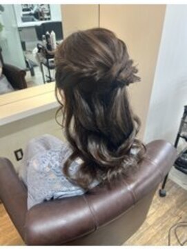 ディア(.eer) 上品かつゴージャス！ハーフアップ