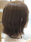 外ハネショートボブ＆アッシュベージュ