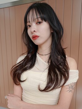 ヨロ(YORO)の写真/伸ばしかけの方もナチュラルなミディアムもお任せ！髪質や骨格に合わせたカットであなただけのスタイルに♪