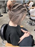 レイヤーボブハイライトブリーチレイヤーハイトーングレージュ