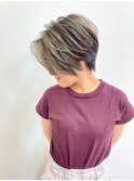 前下がり小顔ショート×ハイライト×グレージュ