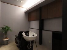 ランルコネ(ran rukone)の雰囲気(間接証明とフルフラットのシャンプー台で癒しのお時間を)