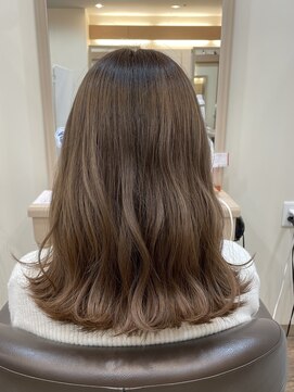 アルターリール(aL ter Rire) 黒髪/クラゲヘアー/オリーブグレー/小顔/ココアベージュ/澤瑞絵