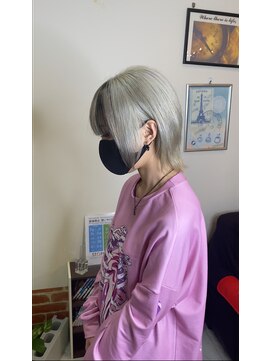 フィリア 東口店(Filea) White Silver