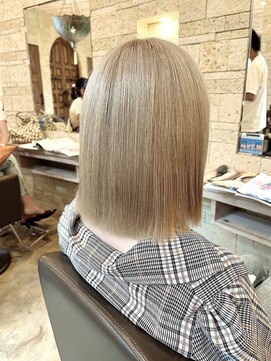 ヴォアソルヂェ オリエンタル(Voasorte ORIENTAL) 【VoasorteORIENTAL】切りっぱなしボブ ベージュ