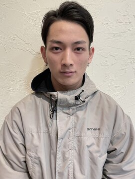 バディヘア アムル(BUDDY HAIR amour) 【栄　矢場町　大須】センターパート　クールショート/黒髪