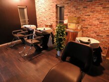 メルシー トータル ブランディング サロン(merci TOTAL BRANDING SALON)の雰囲気（落ち着いた雰囲気のシャンプーブース◎/merciメンズ横浜駅）
