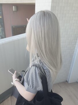 ユウル 横浜(juhl.) ホワイトシルバーブリーチ&ダブルカラーホワイトブロンド横浜駅