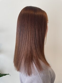 柔らかいうる艶ストレートで、思わず触りたくなるような手触りに♪気になるクセやうねりも自然な仕上がり＊