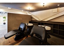 シー(SHE.osu)の雰囲気（インダストリアル調のリラックスできるシャンプーブース◎矢場町）