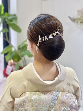 ヘアセットサロンエッジ(Edge) お着物で式典に。つるんとしたシニヨンヘア