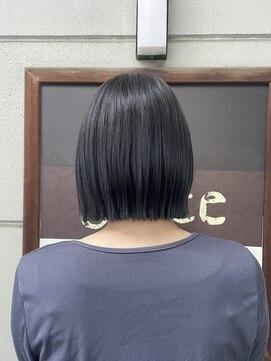 グレイス ヘアドレッシング 鷹匠(grace hair dressing) ぱつっとボブ×ブルーパール