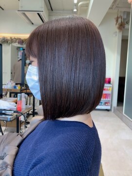 アローム(alom) 前下りボブ