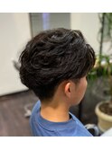 【Foglia坪來】フェザーパーマセンター分けツーブロ短髪
