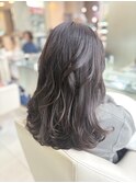 たぷっと質感のニュアンスカールロング