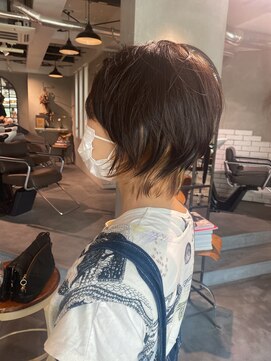 ロリム(RorriM) インナーカラー ウルフカット