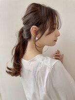 アイユー(ii+U)&nbsp;韓国風こなれローポニーアレンジ　おくれ毛カット　顔周り　銀座