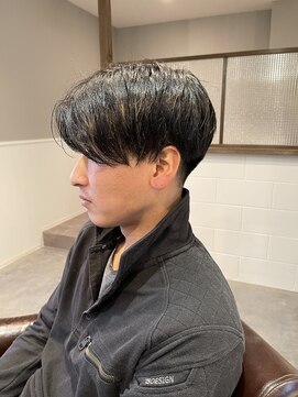 西本整髪 センターパート　ナチュラル　フェード