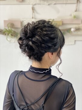 ヘアセットサロンエッジ(Edge) ドレスで撮影にモコモコアップスタイル