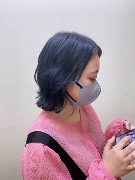 デイジーロータス(DAISYLOTUS) 【シライ】ケアブリーチで作る透明感のあるネイビーカラー