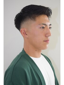 カーウォッシュバーバー(CARWASH BARBER) アップバングスキンフェード束感ショートアッシュブラック1101