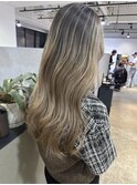 ゆる巻きが似合うロングバレイヤージュ_smoky beige_