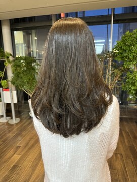 ザック ヴィ(ZACC  vie) レイヤーカット/セミロング/艶カラー/学割U24