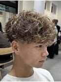 スペインカールスパイラルパーマ波巻きマッシュフェードメンズ