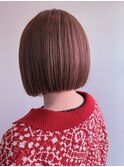 ほんのりピンクベージュのミニボブ