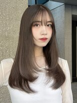 ローネス(LONESS)&nbsp;動きのあるレイヤーカットと透明感のあるくすみベージュ