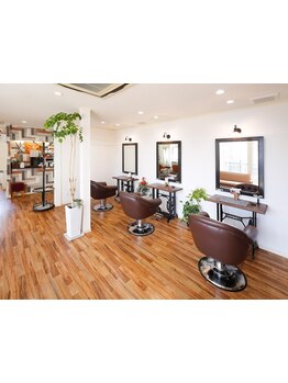 少人数制のプライベート空間で、あなただけの時間をお過ごし頂けます。髪のお悩みもお気軽にどうぞ♪