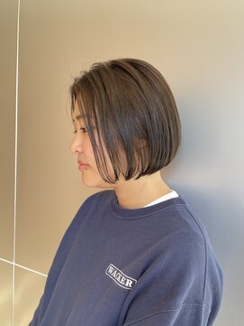 コンパクトボブ×透明感カーキベージュ