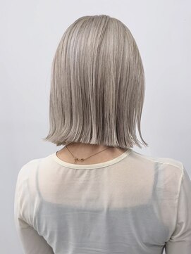 ジュイル ハラジュク(JEWIL HARAJUKU) ホワイトブロンドの切りっぱなしボブ/20代/30代/原宿