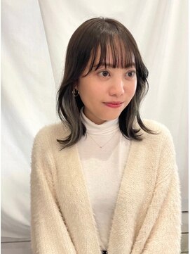 ミモザワークス ヘアアレンジ くびれミディアム イヤリングホワイトカラー