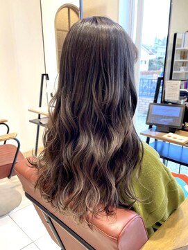 クアトログランシュ ひたちなか店(QUATRO×GranCieux) グレージュカラー