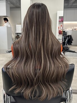 リリット(ReLit) ハイライトカラーミディアムヘアグレージュカラーデザインカラー