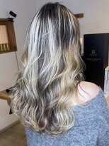 ブレイズヘアー(BLAZEhair)&nbsp;【セレブデザイン】ブロンドバレイヤージュ×ブリーチ２回