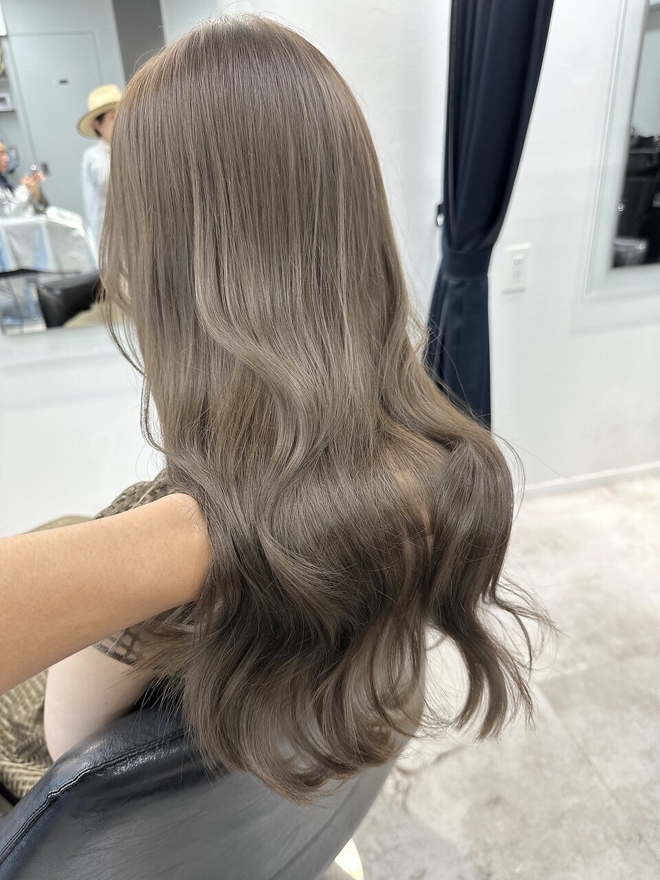 2025年-2026年冬】ブリーチなしミルクティーベージュの髪型・ヘア