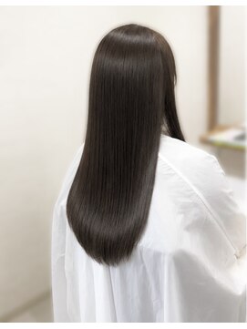 トゥエンティ(twenty) 乾かすだけでまとまるナチュラルストレート